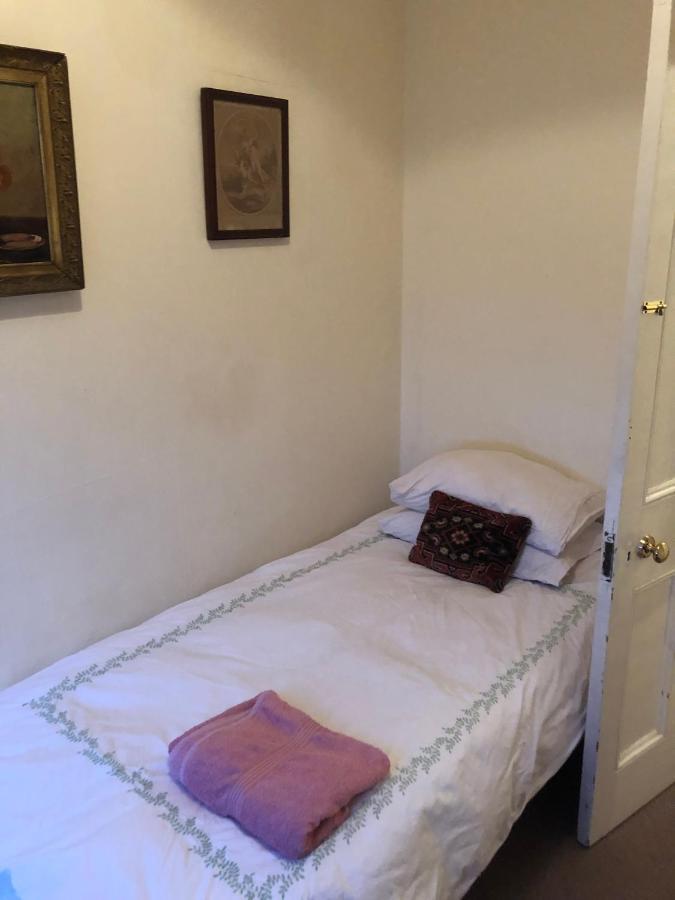 Lovely 3-bed House In Casa de férias Cheltenham